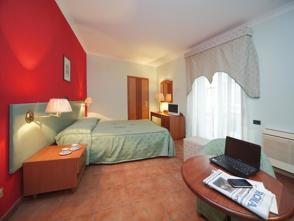 Hotel La Pace Neapel Rum bild
