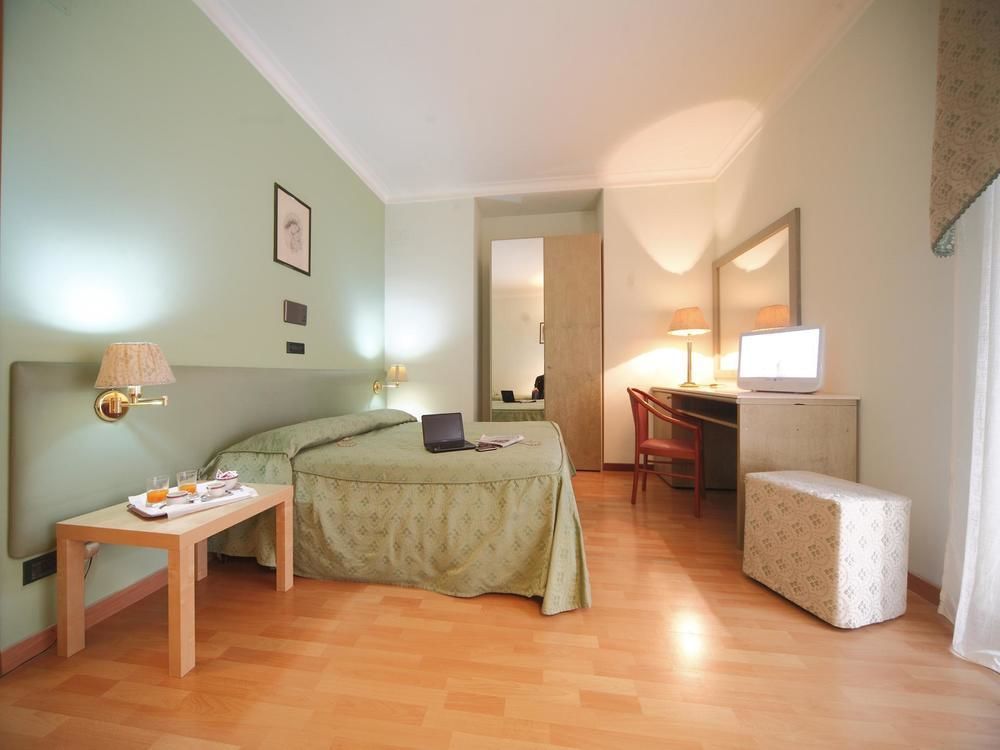 Hotel La Pace Neapel Rum bild